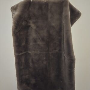 Fabulous Furs Luxurious Brown Throw